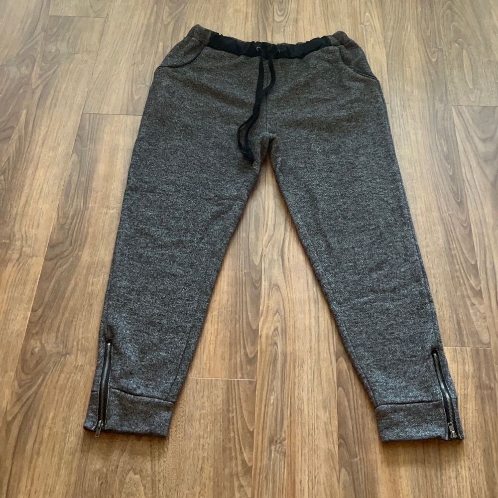 Wet Seal | Joggers with ankle zip | Grey | size Large (Juniors)